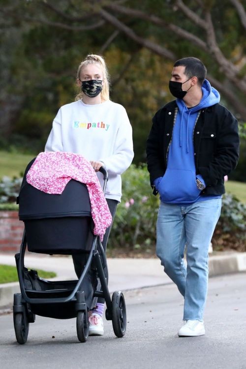 Sophie Turner and Joe Jonas Out with Daughter Willa in Los Angeles 11/27/2020 8
