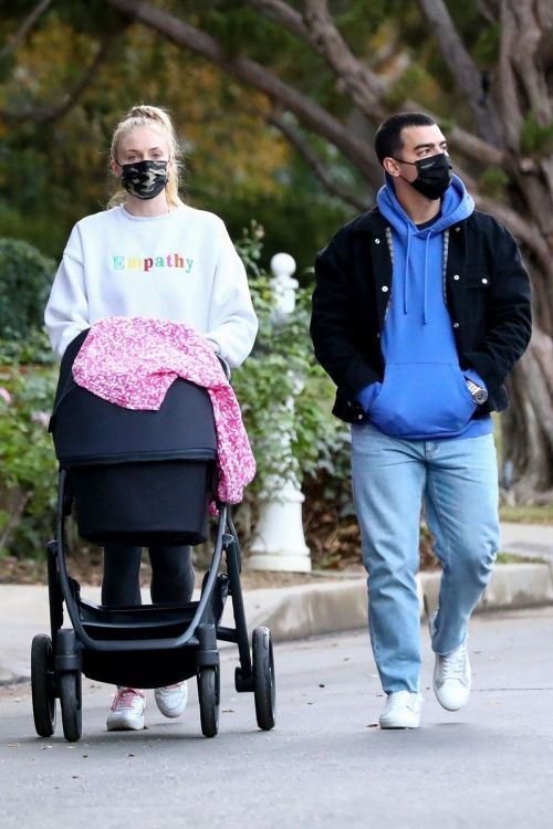 Sophie Turner and Joe Jonas Out with Daughter Willa in Los Angeles 11/27/2020 9