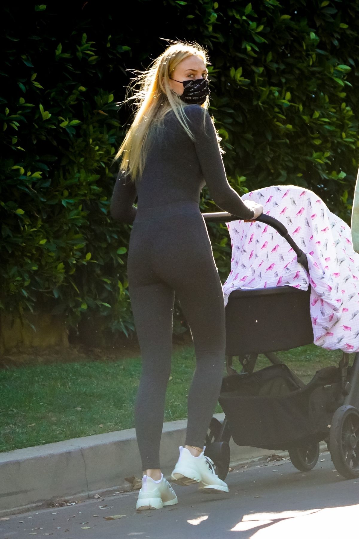 Sophie Turner and Joe Jonas Out with Their Daughter Willa in Los Angeles 2020/11/16