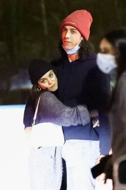 Vanessa Hudgens and Cole Tucker Out for Dinner in Los Angeles 2020/11/22 5