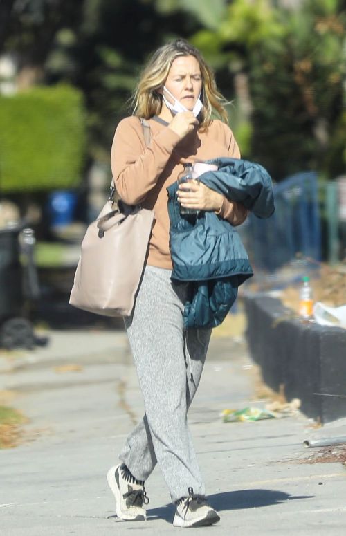 Alicia Silverstone Leaves a Gym in West Hollywood 12/02/2020