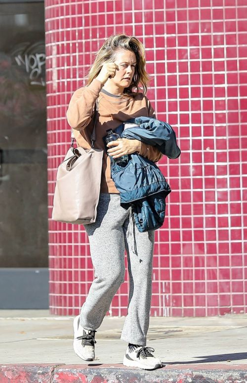Alicia Silverstone Leaves a Gym in West Hollywood 12/02/2020 3