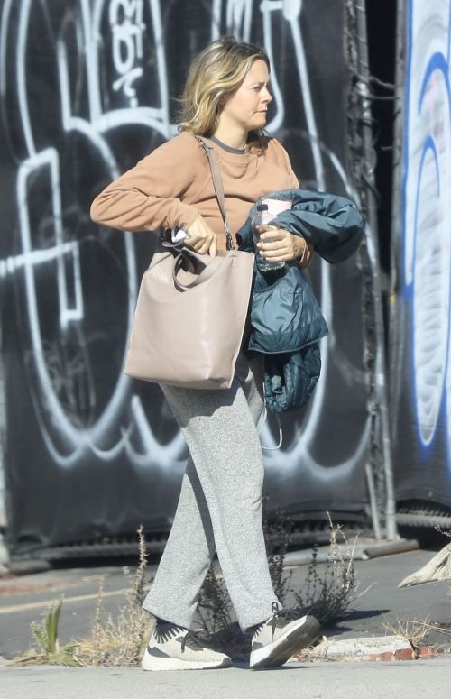 Alicia Silverstone Leaves a Gym in West Hollywood 12/02/2020 7