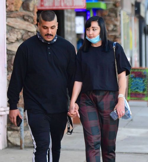 Amanda Bynes and Paul Michael Out Shopping in New York 12/03/2020 3