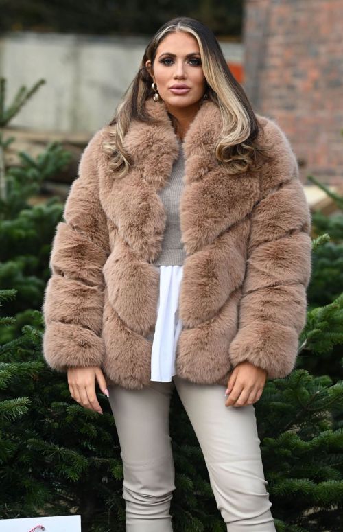 Amy Childs on the Set of The Only Way is Essex Christmas Special in London 11/30/2020 4