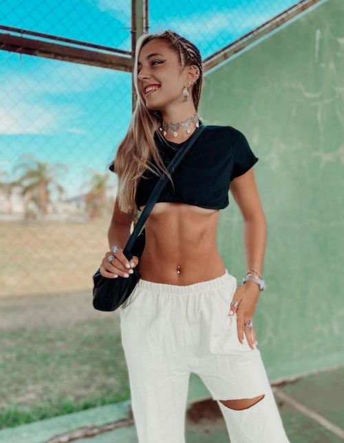 Angeles Watters in Show off her Abs in Short Top and White Pants Photos 12/03/2020 3