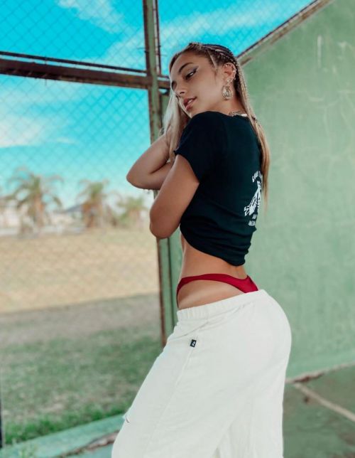 Angeles Watters in Show off her Abs in Short Top and White Pants Photos 12/03/2020 1