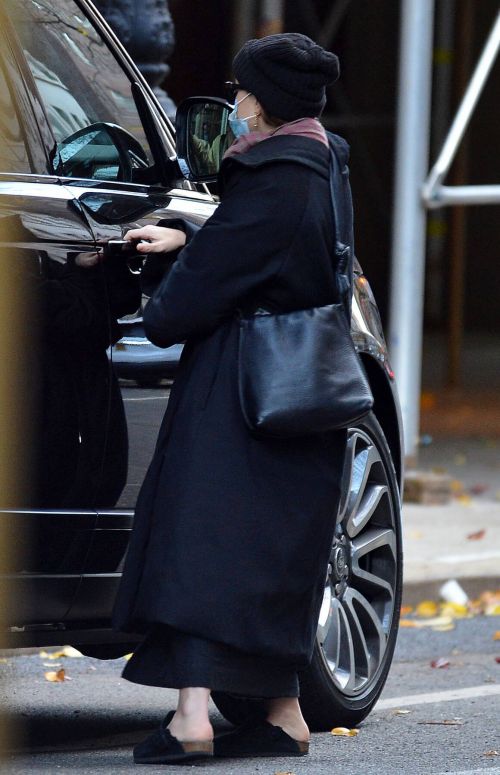 Ashley Olsen om Long Overcoat Out and About in New York 11/29/2020 4