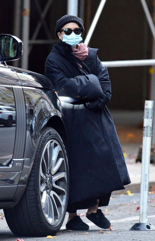 Ashley Olsen om Long Overcoat Out and About in New York 11/29/2020 8