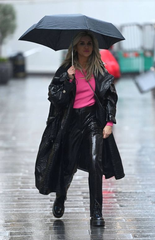 Ashley Roberts after Leaves Global Studios in London 12/03/2020 4