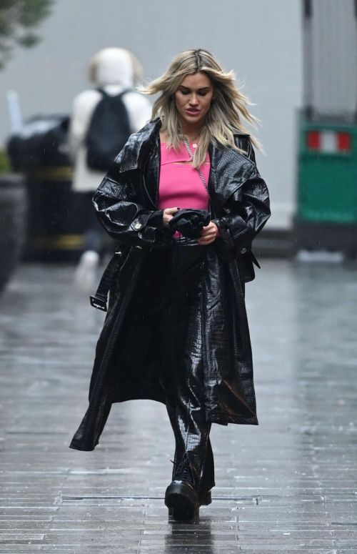 Ashley Roberts after Leaves Global Studios in London 12/03/2020 7