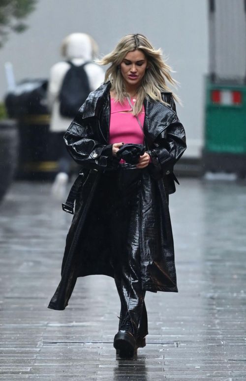Ashley Roberts after Leaves Global Studios in London 12/03/2020 5