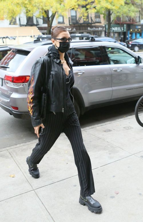 Bella Hadid in Black Fire Print Jacket leaves a Supermarket in New York 12/01/2020 4