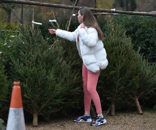 Chloe Ross in Pink Tights Out Shopping at Chigwell Garden Centre 11/25/2020 4