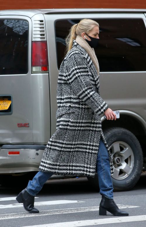 Daphne Groeneveld seen Long Coat after leaves for Lunch in New York 12/02/2020 5