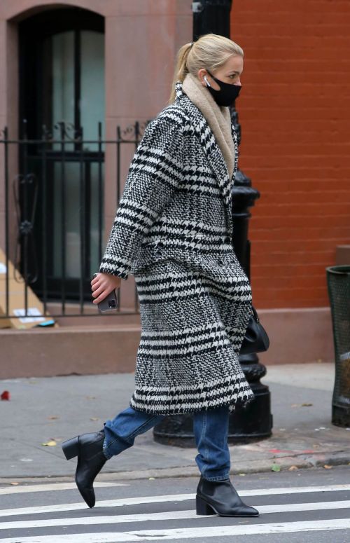 Daphne Groeneveld seen Long Coat after leaves for Lunch in New York 12/02/2020 2