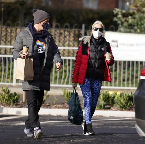 Denise van Outen in Double Puffer Jacket Out Shopping in Chelmsford 11/24/2020 5