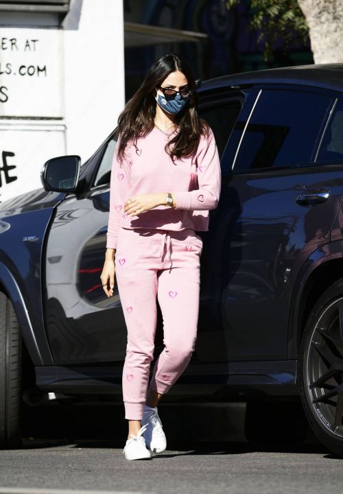 Eiza Gonzalez Out for Coffee in Los Angeles 12/05/2020 1