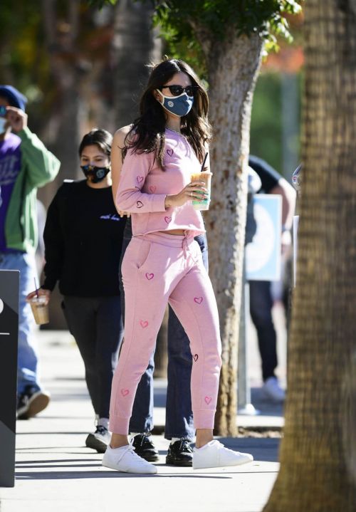 Eiza Gonzalez Out for Coffee in Los Angeles 12/05/2020 2