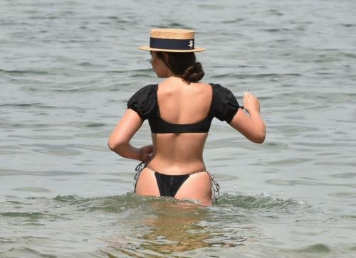 Francesca Allen in Bikini on the Beach in Dubai 11/25/2020 2