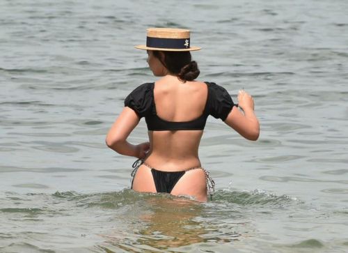 Francesca Allen in Bikini on the Beach in Dubai 11/25/2020 6