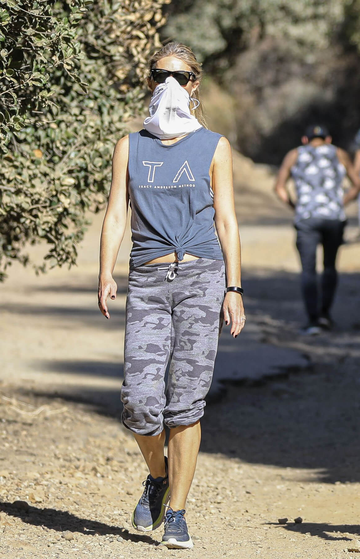 Gwyneth Paltrow and Brad Falchuk Out Hiking in Los Angeles 12/05/2020