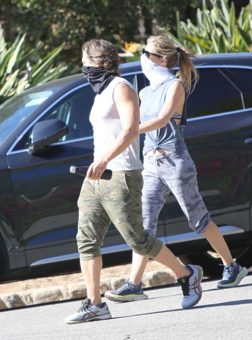 Gwyneth Paltrow and Brad Falchuk Out Hiking in Los Angeles 12/05/2020