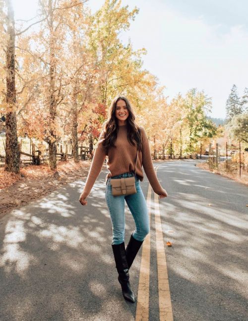 Helen Owen seen Hight Neck Top with Long Boots Photos 12/01/2020 4