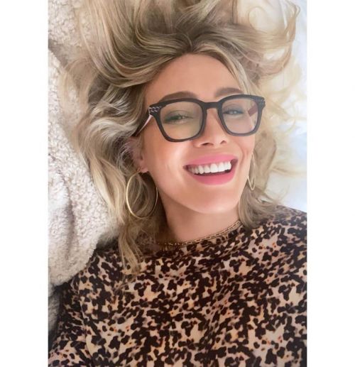 Hilary Duff Selfie Pictures - Instagram Photos 12/04/2020 1