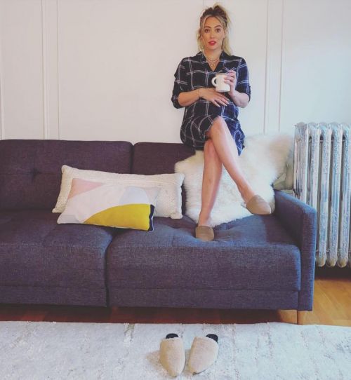 Hilary Duff Selfie Pictures - Instagram Photos 12/04/2020 2