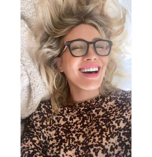 Hilary Duff Selfie Pictures - Instagram Photos 12/04/2020 3