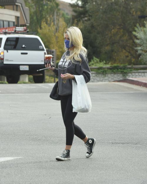 Holly Madison in Sweatshirt with Tights Out Shopping in Los Angeles 11/22/2020 1