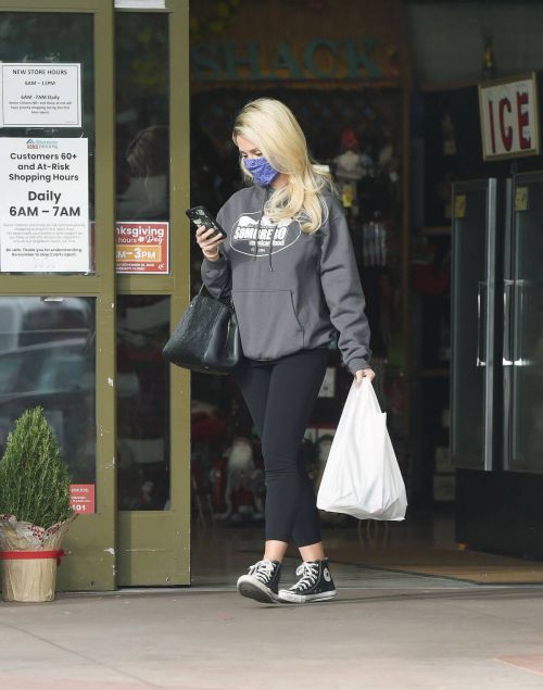 Holly Madison in Sweatshirt with Tights Out Shopping in Los Angeles 11/22/2020 5