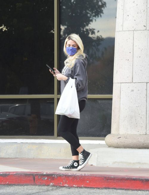 Holly Madison in Sweatshirt with Tights Out Shopping in Los Angeles 11/22/2020 4