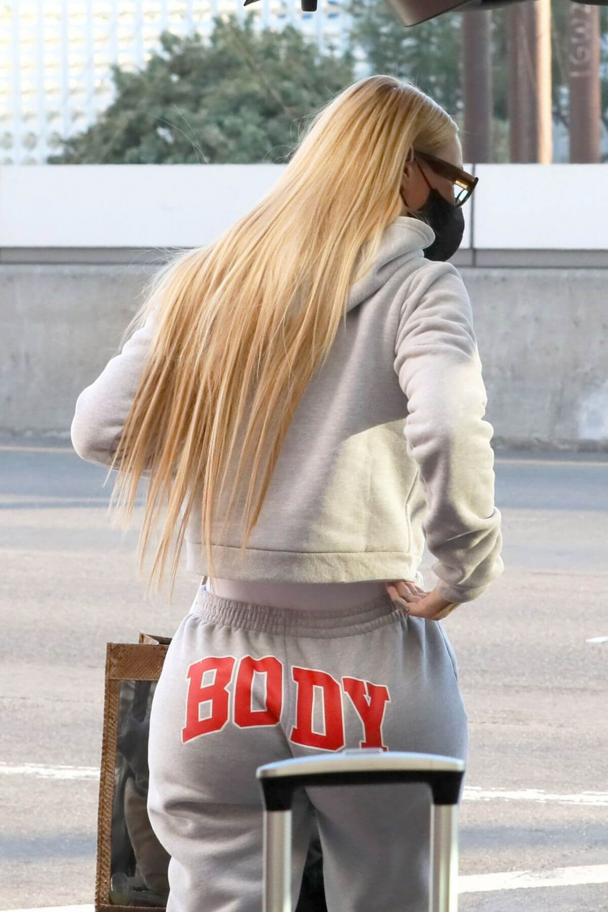 Iggy Azalea seen in BODY Grey Track paints at Los Angeles International Airport 11/25/2020