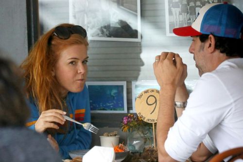 Isla Fisher with her husband Sacha Baron Cohen Out for Breakfast in Sydney 11/24/2020 7