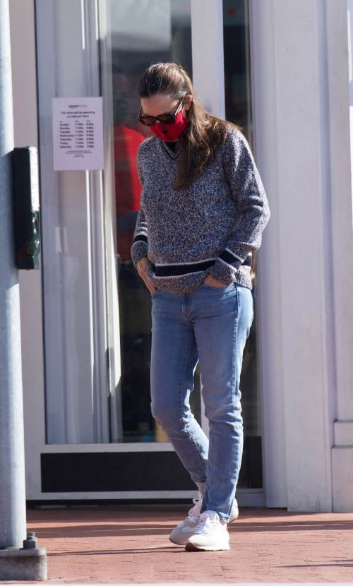 Jennifer Garner Out and About in Brentwood 11/22/2020