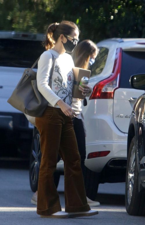 Jennifer Garner seen in Brown Pants Out and About in Brentwood 12/03/2020 1