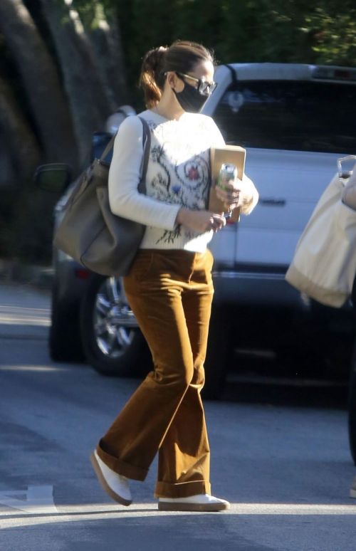 Jennifer Garner seen in Brown Pants Out and About in Brentwood 12/03/2020 2