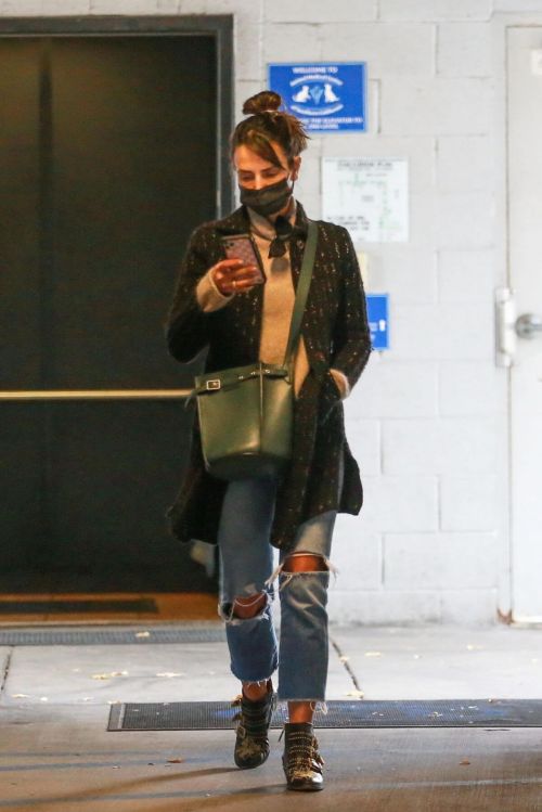 Jordana Brewster seen in Ripped Jeans Leaves a Vet Clinic in Westwood 11/25/2020 3