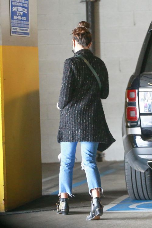 Jordana Brewster seen in Ripped Jeans Leaves a Vet Clinic in Westwood 11/25/2020 6