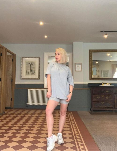 Jorgie Porter in Grey Tops and Shorts - Instagram Photos 12/04/2020 1