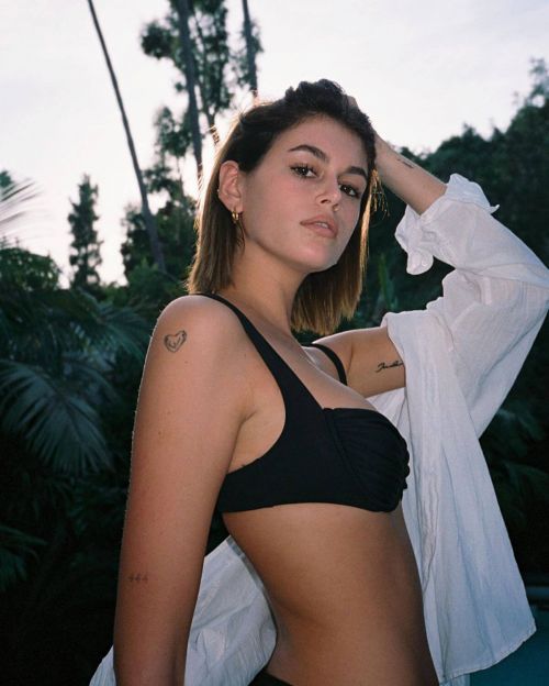 Kaia Jordan Gerber flaunts her tattoos Images - Instagram Photos 11/25/2020 3