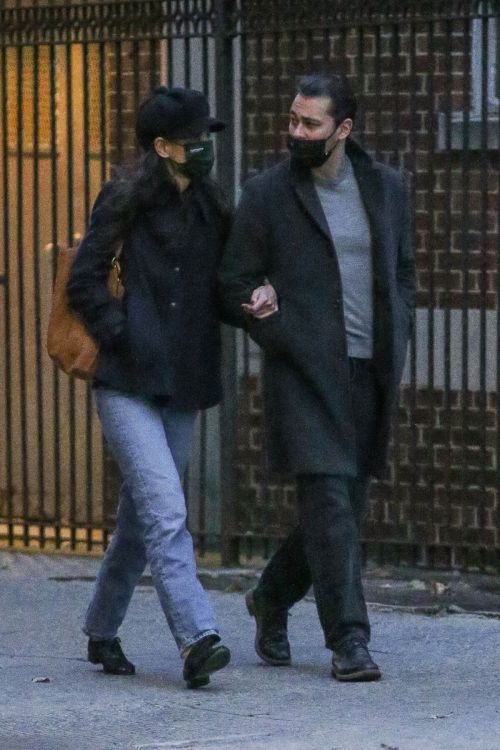 Katie Holmes and Emilio Vitolo Jr Out Shopping Flowers in New York 11/25/2020