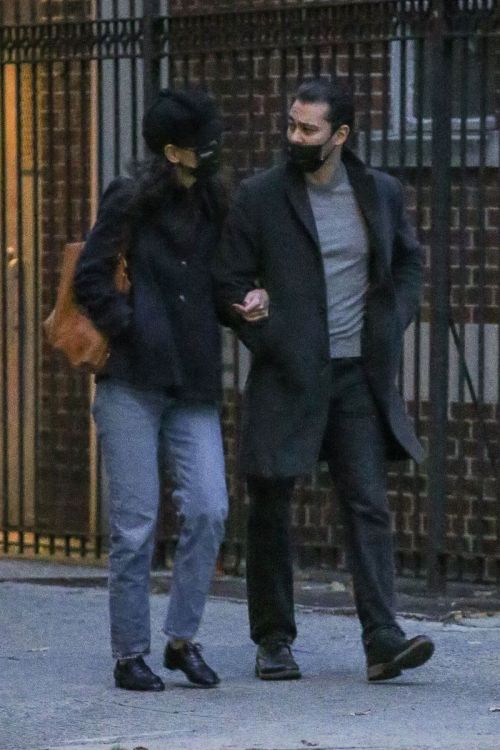 Katie Holmes and Emilio Vitolo Jr Out Shopping Flowers in New York 11/25/2020 1