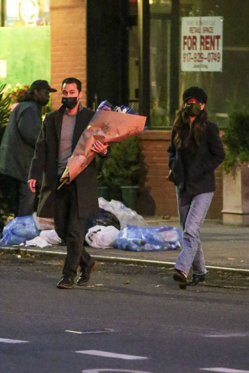 Katie Holmes and Emilio Vitolo Jr Out Shopping Flowers in New York 11/25/2020 3