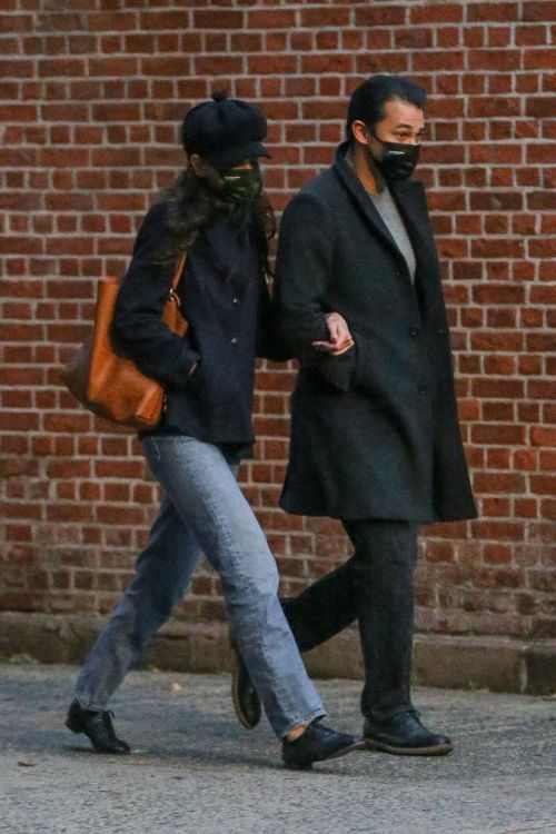 Katie Holmes and Emilio Vitolo Jr Out Shopping Flowers in New York 11/25/2020 4