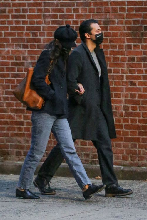 Katie Holmes and Emilio Vitolo Jr Out Shopping Flowers in New York 11/25/2020 7