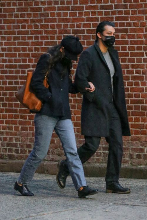 Katie Holmes and Emilio Vitolo Jr Out Shopping Flowers in New York 11/25/2020 2