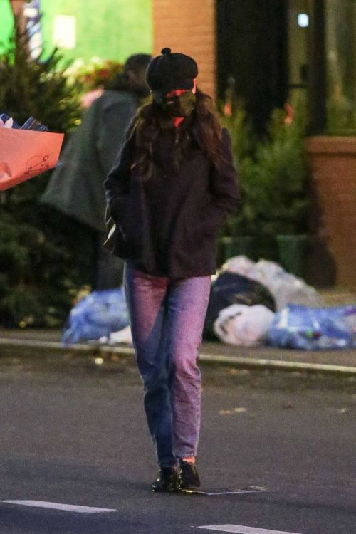 Katie Holmes and Emilio Vitolo Jr Out Shopping Flowers in New York 11/25/2020 3